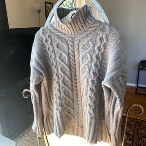 Oversized cashmere blend sweater from Everlane
